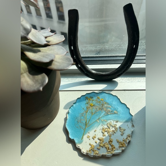 5.5 inch Baby Blue Floral Handmade Resin Coaster with Gold Accent - Picture 2 of 2